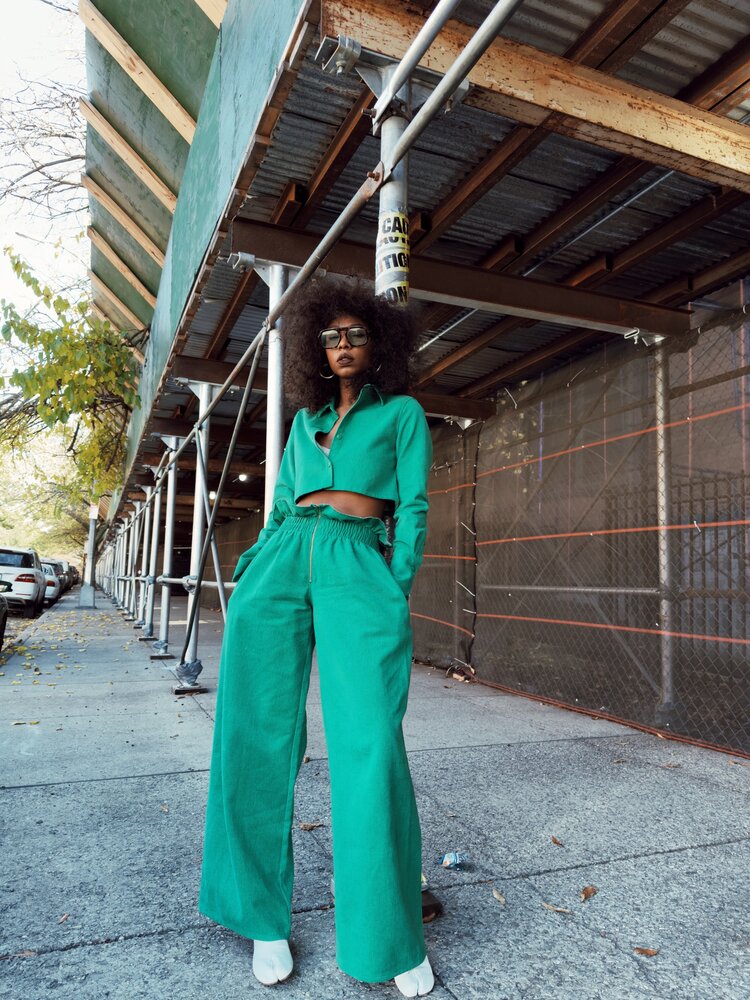 TABBY BUTTON DOWN KELLY GREEN